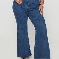 Lucille High Rise Flared Jeans Mid Wash Curve