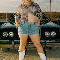 On Tour Denim Mom Short Curve Light Blue