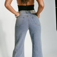Thearlie High Rise Flared Jeans Light Wash