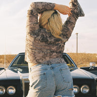 On Tour Denim Mom Short Curve Light Blue