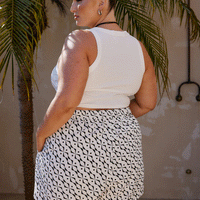 Emelita Linen Shorts Black / White Curve