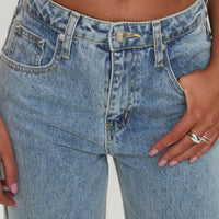 Ollie Mid Rise Straight Leg Jean Light Wash Denim