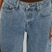 Shima Low Rise Straight Leg Jeans Light Wash