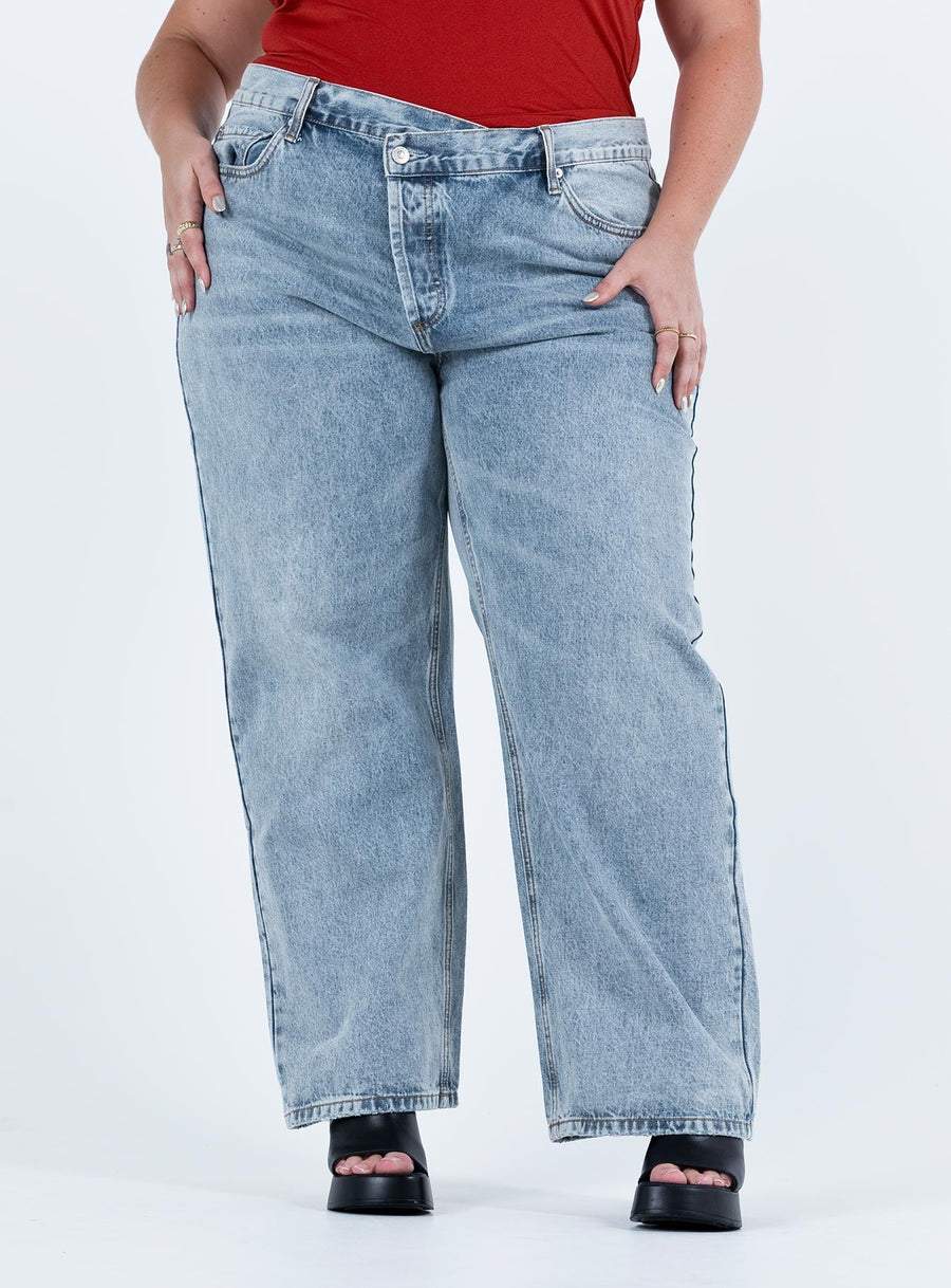 Holly Asymmetric Straight Leg Jean Light Wash Denim Curve