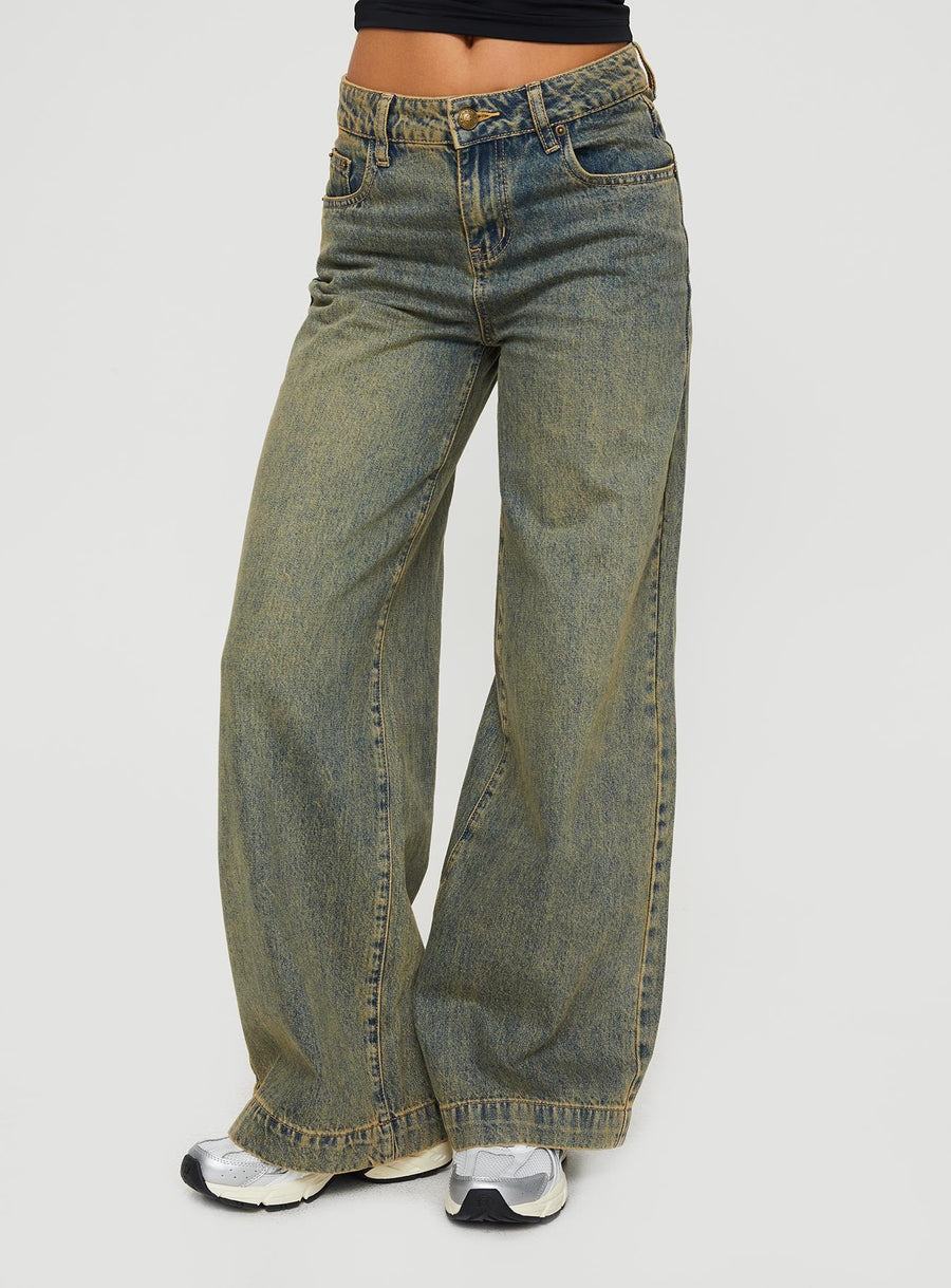 Tap In Mid Rise Jeans Tea Wash