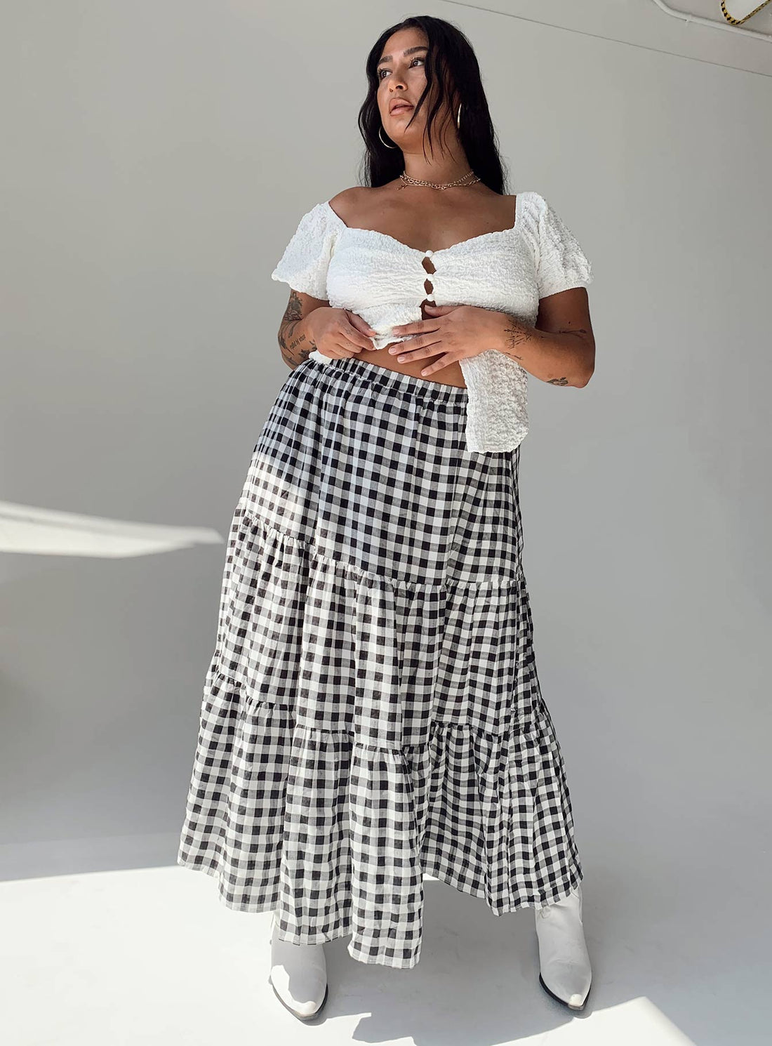 Hale Midi Skirt Black / White Curve