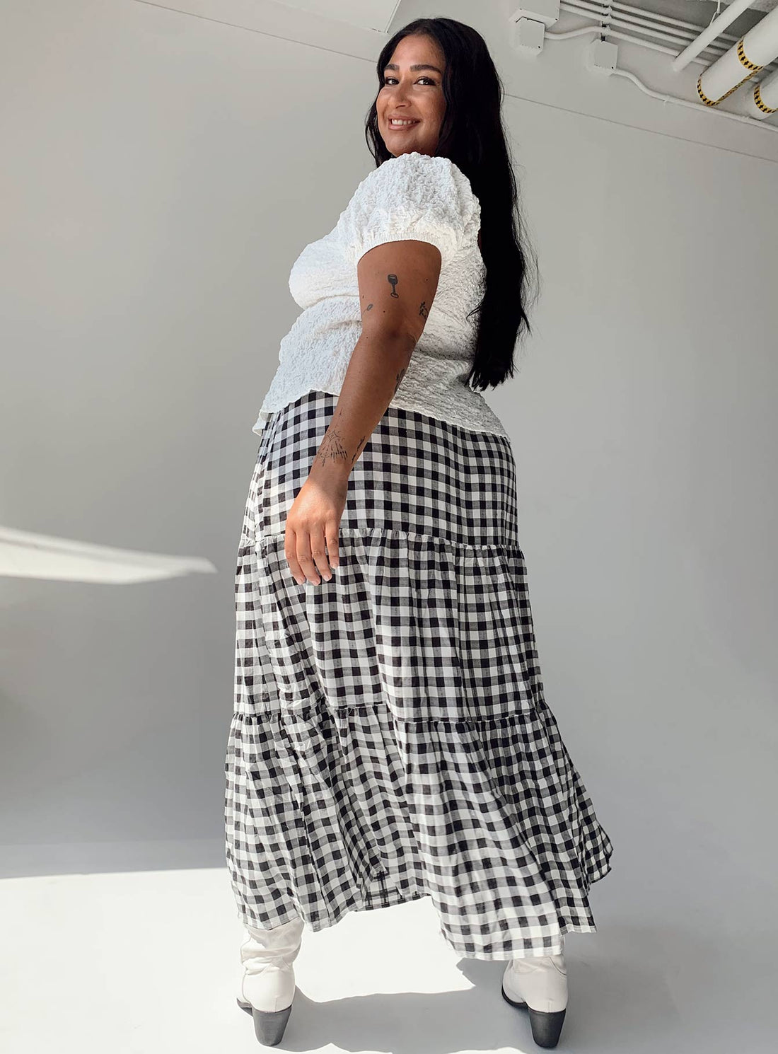 Hale Midi Skirt Black / White Curve