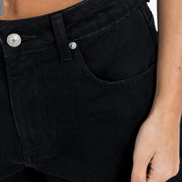 On Tour Denim Mom Shorts Black