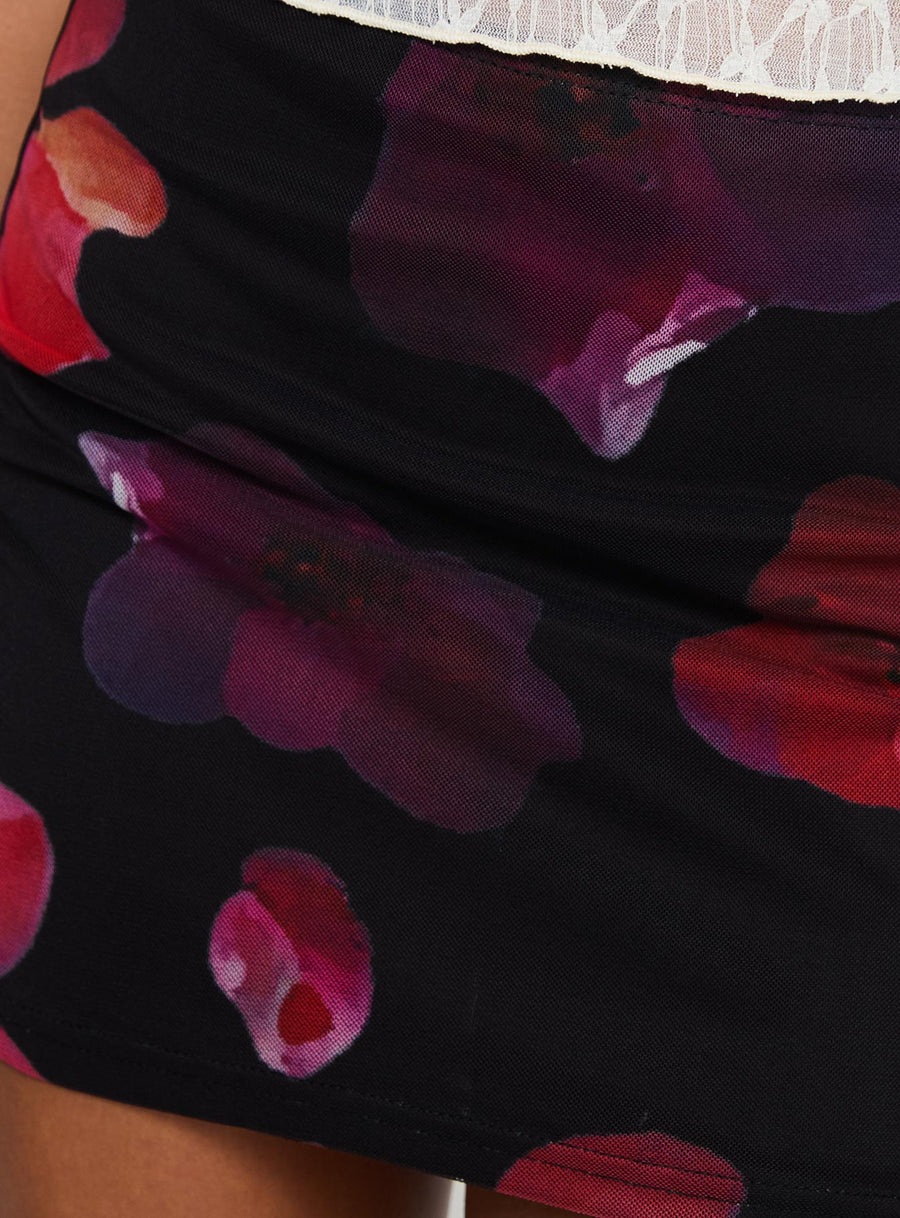 Kennith Mini Skirt Black / Red Floral