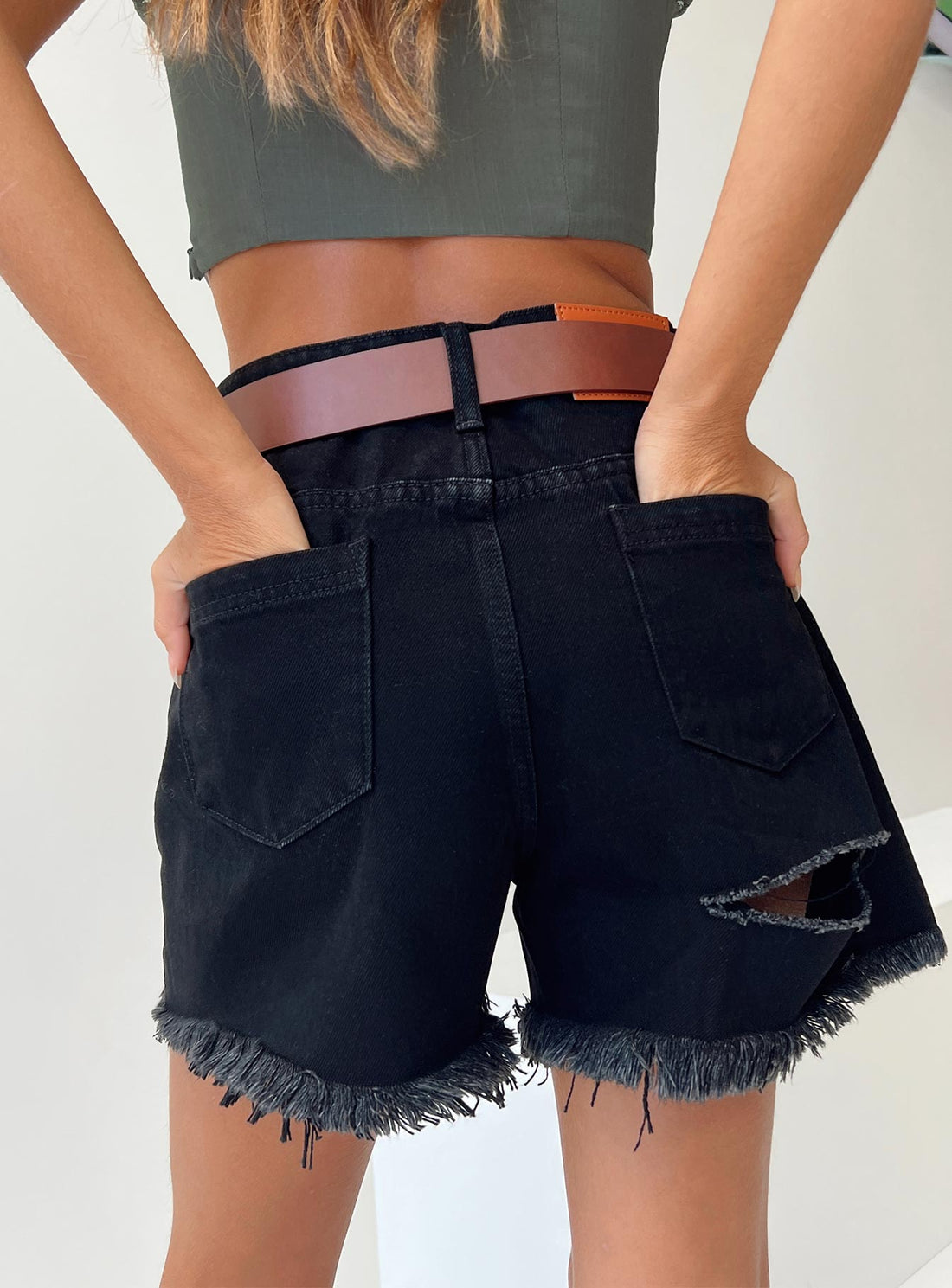 On Tour Denim Mom Shorts Black